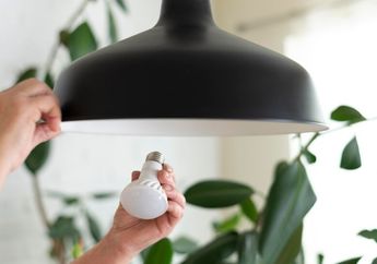 Cara Mengganti Lampu Rumah yang Tinggi Tanpa Tangga, Solusi Kreatif untuk Kebutuhan Rumah