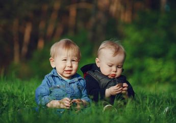 9 Rangkaian Nama Bayi Laki-laki Kembar 2 Kata dari Bahasa Inggris
