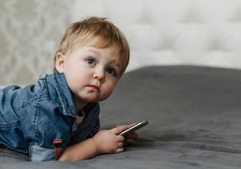 Efek Sampingnya Gak Main-main! Ini Sederet Bahaya Radiasi HP pada Bayi