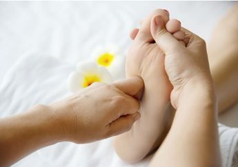 Daftar 9 Manfaat Pijat Telapak Kaki Beserta Cara Melakukannya