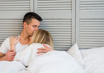Manfaat Pasutri Melakukan Pillow Talk Sebelum Tidur, Bisa Kurangi Stres