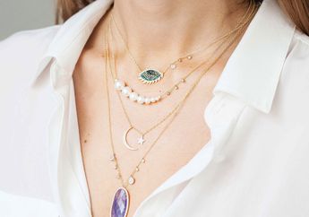 Tampil Beda dengan 6 Tips Layering Kalung yang Enggak Kalah Ngetren!