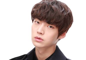 Pilih Ahn Jae Hyun, atau 6 Seleb Cowok Korea Lainnya yang Punya Nama Marga ‘Ahn’?
