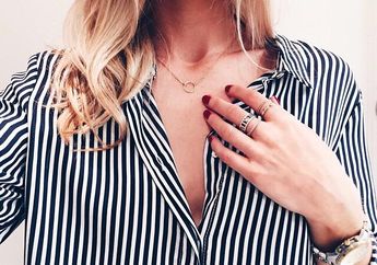 Ini Jenis Kalung yang Cocok Sesuai Garis Leher Baju Kita