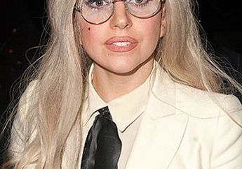 Lady Gaga: Tunda Tur untuk Operasi