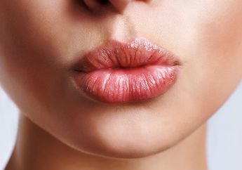 DIY Lip Mask Minyak Kelapa & Madu yang Melembapkan & Memerahkan Bibir Secara Alami!