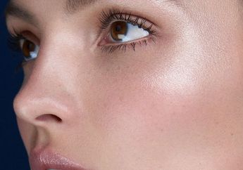DIY Liquid Highlighter Kekinian dengan Eyeshadow Shimmer, Minyak Kelapa, & Pelembap!