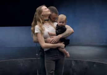 Selain Istri & Anak Adam Levine, Ini Perempuan Keren yang Tampil dalam MV Maroon 5, Girls Like You!
