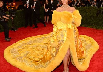 10 Meme Dress Rihanna Paling Kocak di Met Gala 2015