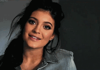 5 Rahasia Perawatan Kulit Wajah Kylie Jenner Menurut Ahli Kulitnya