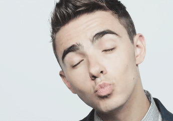 6 Fakta Seru Video Terbaru Nathan Sykes, Kiss Me Quick