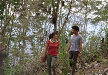 10 Pasangan Karakter di Film Indonesia yang Romantis dan Bikin Baper Banget