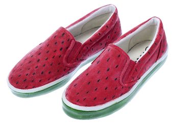 Yuk, Bikin! Watermelon Sneakers, Motifnya Menarik Buat Tampil Gaya di Weekend Ini!