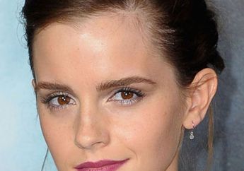 Tips Memakai Lipstik Ungu Ala Emma Watson
