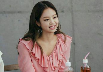 8 Model Atasan yang Cocok Dipakai Cewek Berdada Kecil atau Tepos