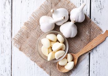 3 Cara Mudah Turunkan Berat Badan Pakai Bawang Putih. Gimana Caranya?