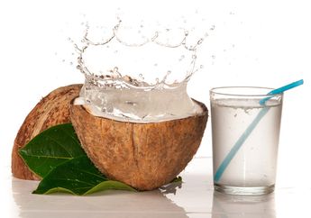 5 Manfaat Air Kelapa Untuk Menurunkan Berat Badan dan Bikin Wajah Flawless