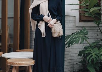 7 Inspirasi Dress Hijab Anti Ribet yang Cocok Dipakai Saat Hujan