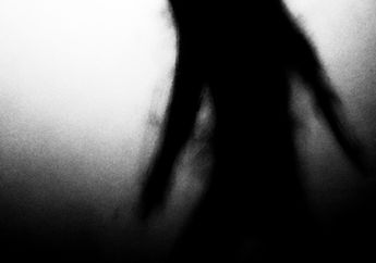 9 Hantu & Kisah Misterius di Kota Surabaya yang Bikin Merinding dan Enggak Bisa Tidur