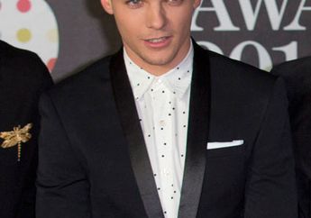 Louis Tomlinson Berubah Jadi Joker Saat Belain Cewek