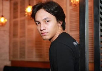 Jefri Nichol Bantu Pemulung Saat Naik Ojek Online. Kisahnya Bikin Menyentuh Hati!