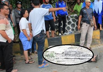 Pria Paruh Baya Meninggal Mendadak di Pinggir Jalan, Istrinya Pun Langsung Datang Menjemput