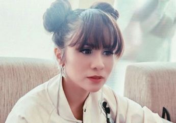 Pamer Foto Bareng Sam Smith, Momo Geisha Sukses Bikin Iri Netizen