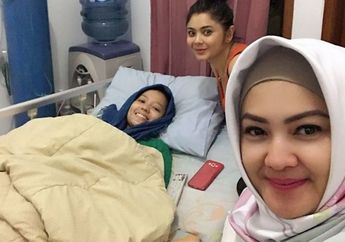 2 Kaki Sudah Patah, Begini Kisah Haru Artis Ini Bertahan Hidup Usai Divonis Kanker Payudara hingga Akhirnya Meninggal Dunia