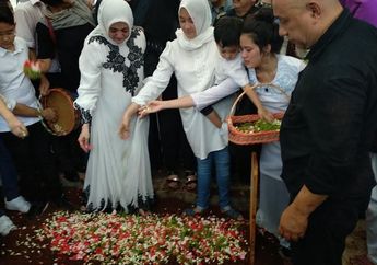 Istri Ceritakan Detik-detik Sebelum Sys NS Tutup Usia, Ternyata Sempat Pesan Ojek Online