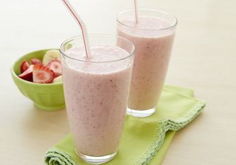 Manis dan lembut, Segelas Strawberry Banana Smoothies Ternyata Bisa Cegah Osteoporosis dan Ringankan Gangguan Menstruasi