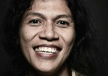 Butet Manurung Kenalkan Literasi pada Pribumi Indonesia Lewat Sokola Rimba, Simak Kisahnya yuk!