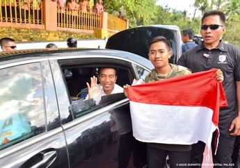 Aksi Nekat Siswa SMA, Terobos Paspamres dan Bentangkan Bendera di Depan Jokowi