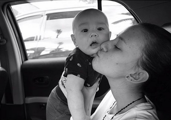 Dahlia Polland Menikmati Perannya Jadi Ibu