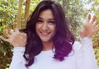 Biar Modis Saat Liburan, Contek Deretan Gaya Simpel Fanny Ghassani Aja yuk, Dijamin Nggak Ribet!