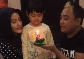 Jarang Tersorot, Begini Cantik dan Anggunnya Istri Kedua Azis Gagap yang Rela Dipoligami Hingga Alami Hal Ini