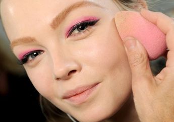 Ini 3 Cara Mengaplikasikan Beauty Blender Agar Makeup Tampak Flawless, Kepoin yuk!