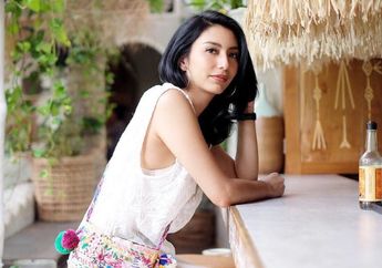 Tyas Mirasih Tampil Seksi Kenakan Baju Tidur, yuk Lihat Penampilannya!