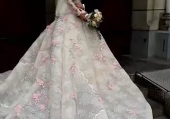 Tampil Cantik , Olga Lydia Gunakan Gaun Sepanjang 5 Meter dan Seberat 10 KG!