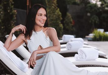 29 Tahun Anne Avantie Berkarya, Sophia Latjuba Tampil Memukau Bak Pengantin Minangkabau