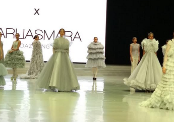 Terinspirasi Era Rennaissance, Barli Asmara Hadirkan Busana Klasik Berhias Renda dan Motif di Indonesia Fashion Week 2018