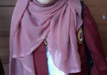 Bergelar Sarjana, IPK Lumayan, Namun Wanita Bertubuh Mini Ini Tetap Dipandang Sebelah Mata