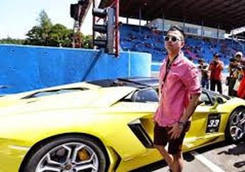 Mengintip Isi Mobil Mewah Raffi Ahmad, Ada Televisi 40 Inci di Dalamnya!