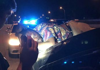 Aneh Tapi Lucu, Pasangan Ini Nggak Tahu Ada Yang Numpang di Bagasi Mobil Sampai Distop Polisi