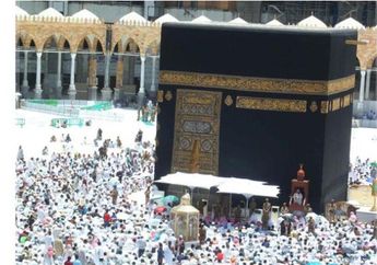 Jamaah Umrah Panjatkan Subhanallah, Saksikan Bayangan Kabah Hilang Sejenak