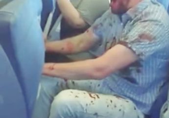Awalnya Biasa Saja, Pria ini Tiba-tiba Berteriak Seperti Orang Kesurupan di Dalam Pesawat dengan Tubuh Berlumuran Darah, Penumpang Panik dan Curiga Ia Mengalami Hal Ini