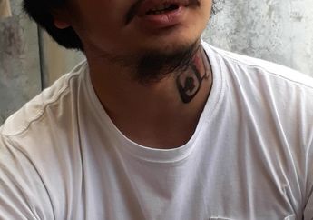 Mau Nikah, Derby Romero Tampil Lebih Macho: Rambut Gondrong dan Badan Penuh Tato
