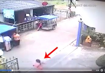 Terekam CCTV Gadis Kecil Ini Alami Hal Tragis, Perhatikan Gerakannya