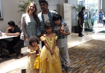 Giring ‘Nidji’ Boyong Anak Tonton Beauty And The Beast