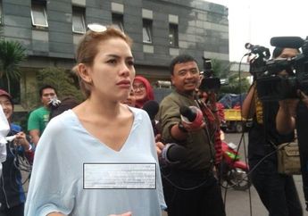 Wah, Nikita Mirzani Tampil Tanpa Bra di Tempat Umum