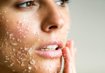 4 Ramuan Scrub Gula yang Bisa Bantu Mengatasi Pori-pori Besar